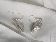 Load image into Gallery viewer, Earrings - delicate silver leaves