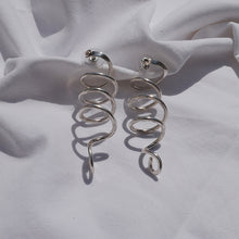 Load image into Gallery viewer, earrings Silver spiral
