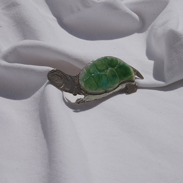 Brooch - Tortoise silver enamelled