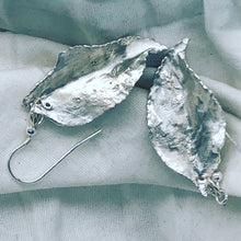 Load image into Gallery viewer, Earrings - delicate silver leaves
